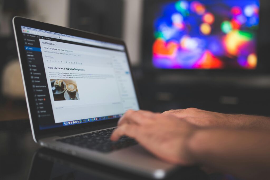How to Start a Blog and Make Money in 2026 (Beginner’s Guide)
